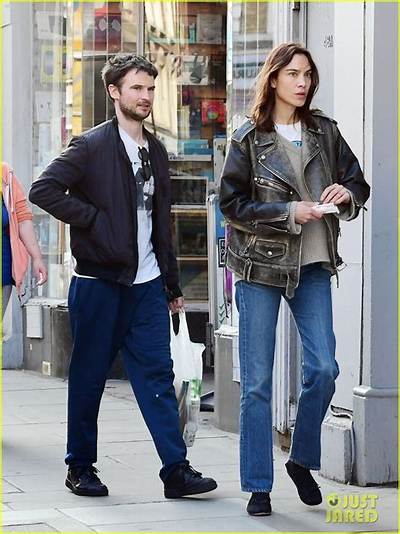 Alexa Chung & Tom Sturridge: a Fashionable Love Story