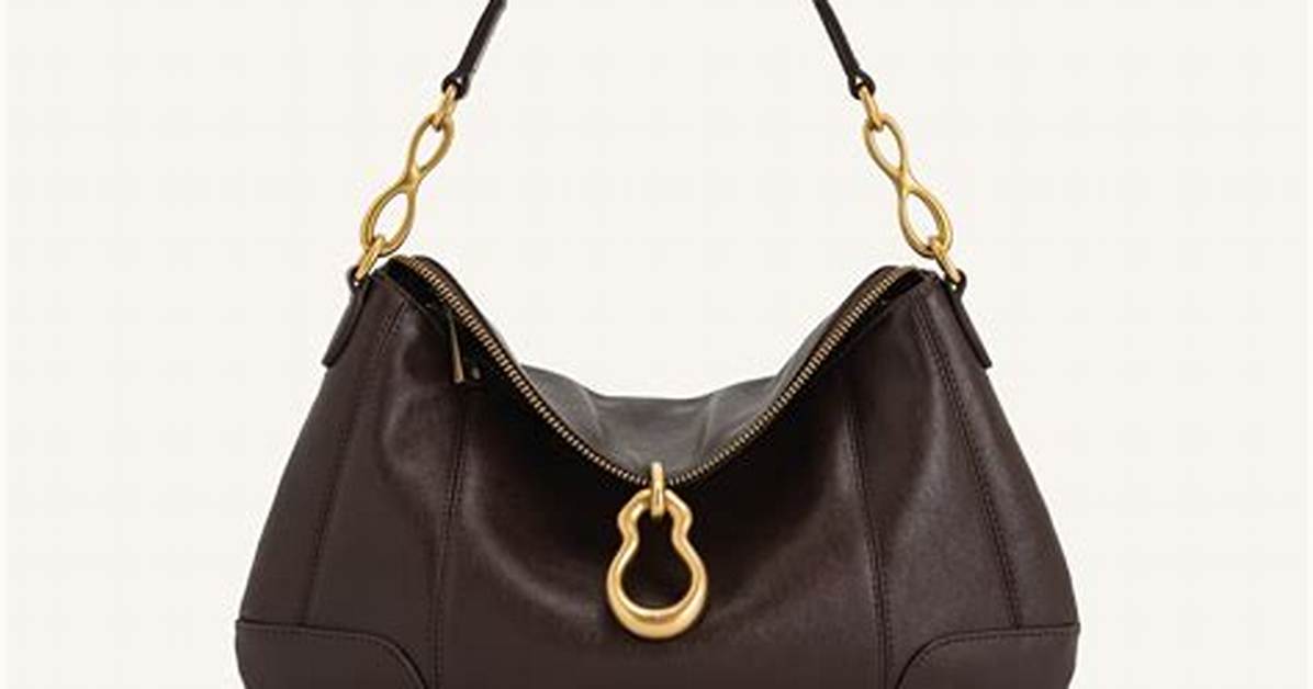 In Photos How the Jayla Metal Pendant Bag Pairs with Capsule Wardrobes And