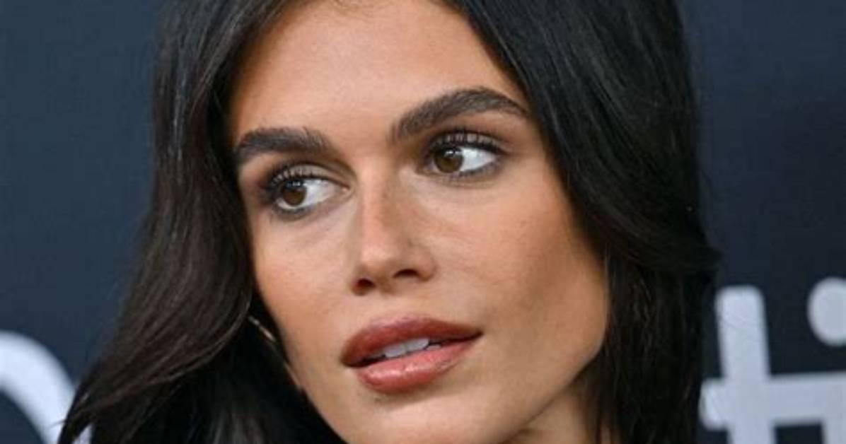 Inside the Look Breakdown of Kaia Gerber S Viral Buttoned up Trench