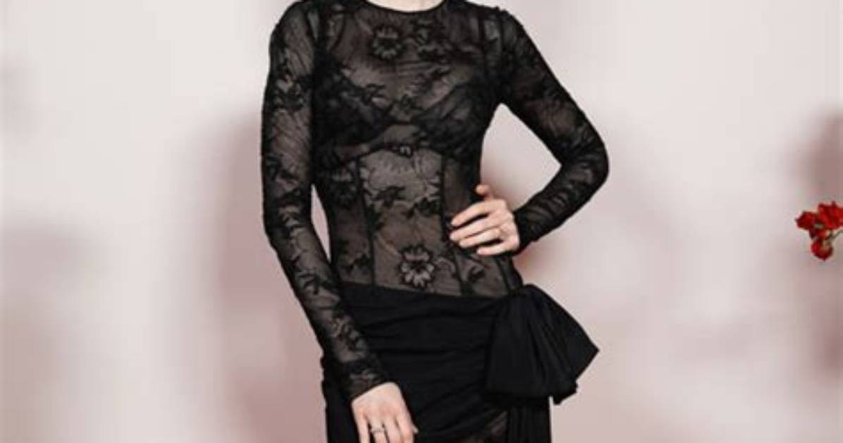 Lily Collins Body Stats Breakdown Height Weight Speculation and True