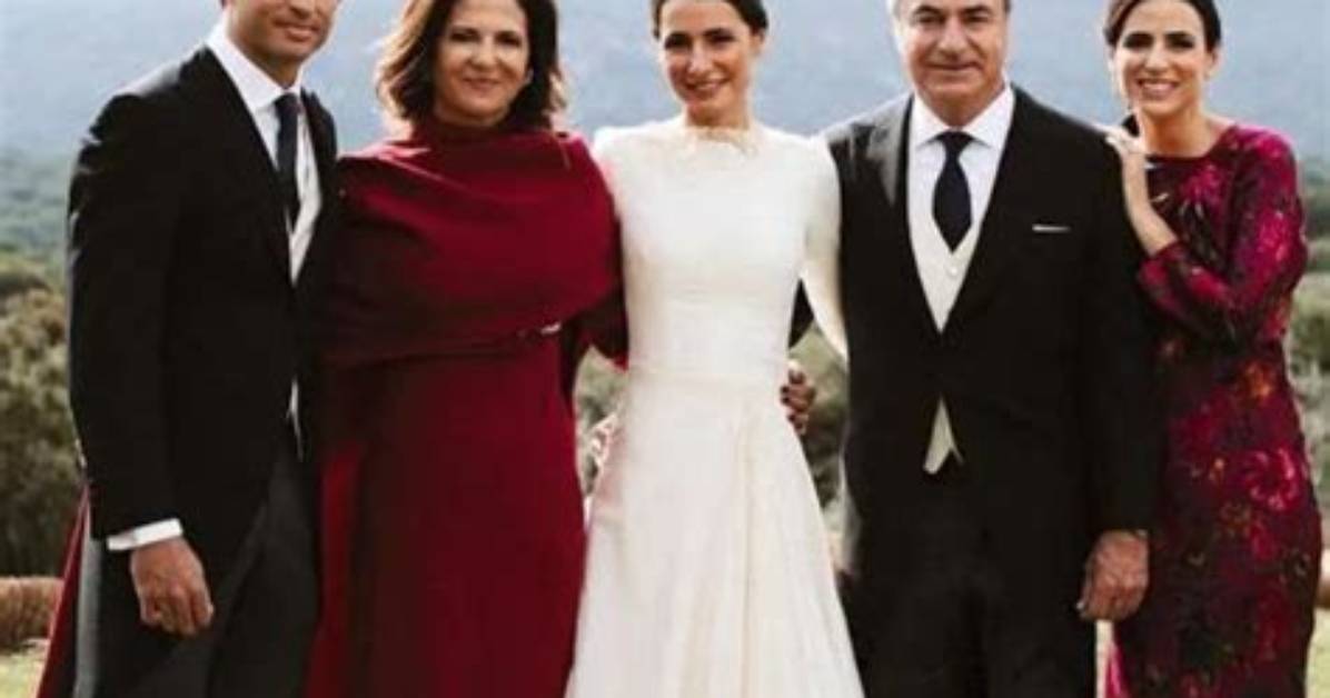 Meet Carlos Sainz S Sisters Inside the Private Lives of Blanca and Ana