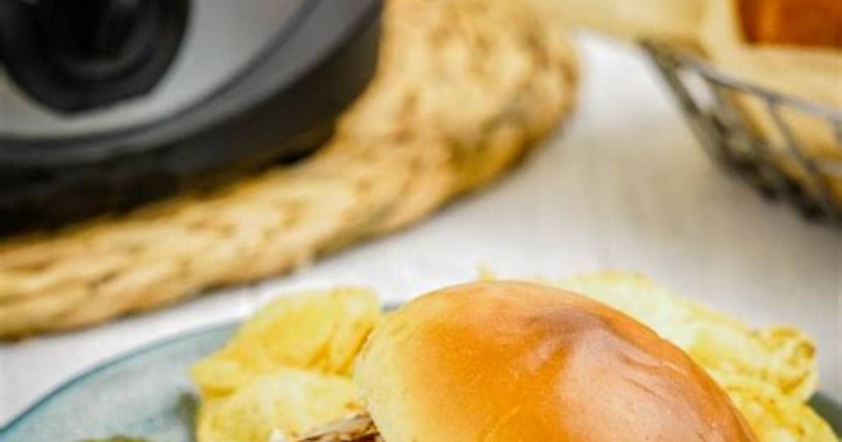 The Slow Cooker Pulled Chicken