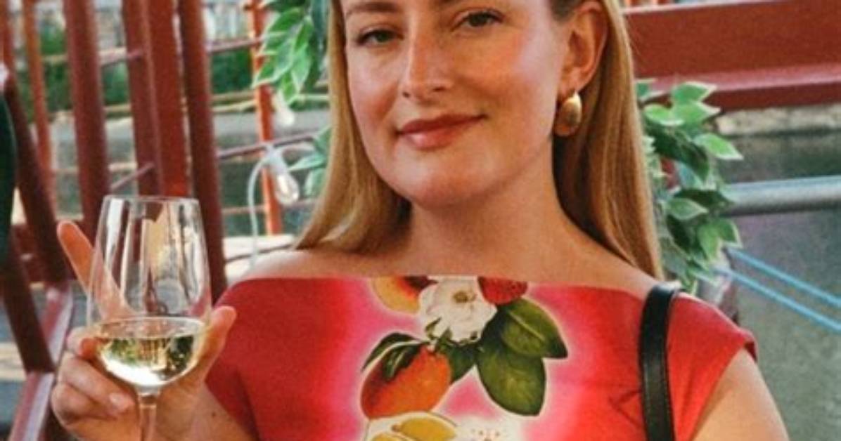 The Truth Behind Amelia Dimoldenberg S Wikipedia Photo and Her Viral