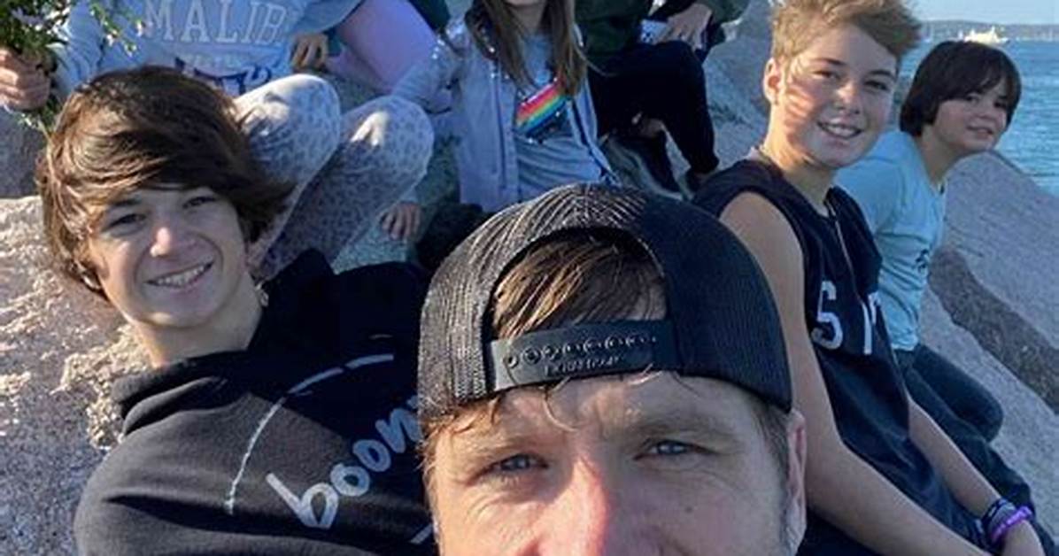 Walker Hayes and His Sons: a Family Affair