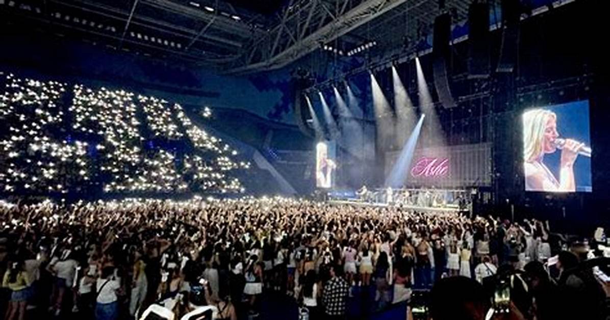 What Happens at a Gracie Abrams Arena Show the Secret of Us Tour in Real Photos And